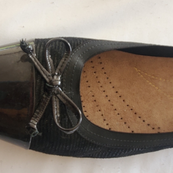 Candra Glow by Clarks ( size 11) - Picture 3 of 5